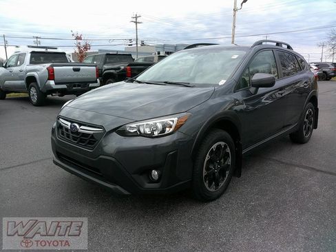 Used 2022 Subaru Crosstrek 2.0i Premium w/ Moonroof Package image 5