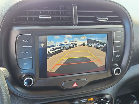 Certified 2025 Kia Soul LX w/ LX Technology Package FWD image 23