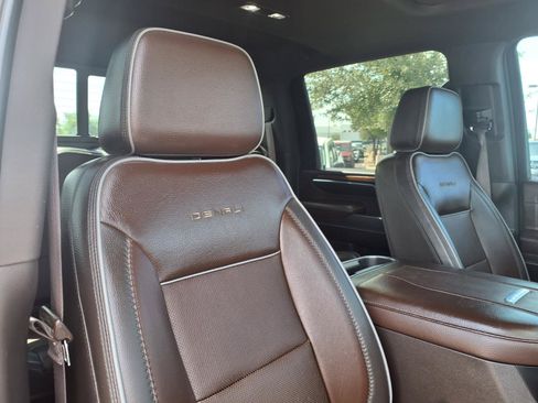 Used 2024 GMC Sierra 3500 Denali w/ Technology Package AWD/4WD image 12