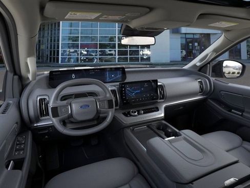 New 2025 Ford Expedition Active image 9