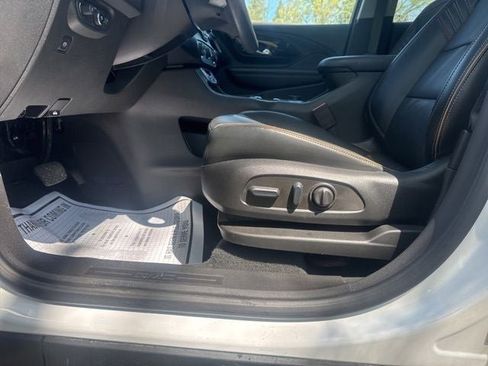 Used 2023 GMC Terrain AT4 AWD/4WD image 9