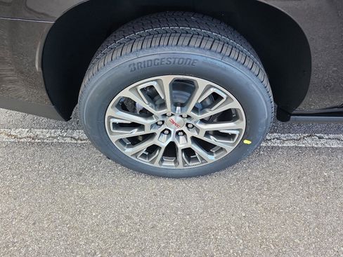 New 2026 GMC Yukon XL Denali w/ Denali Reserve Package image 5