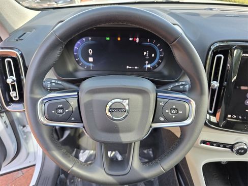 Used 2024 Volvo XC40 B5 Plus image 20
