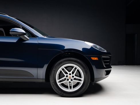 Used 2018 Porsche Macan AWD/4WD image 37