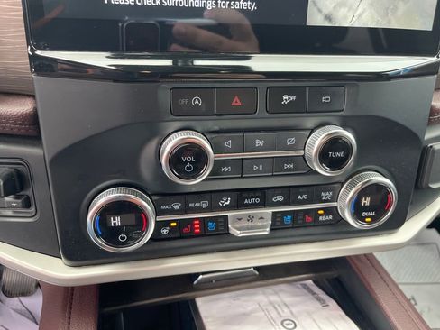 Used 2023 Ford Expedition Max Limited image 15