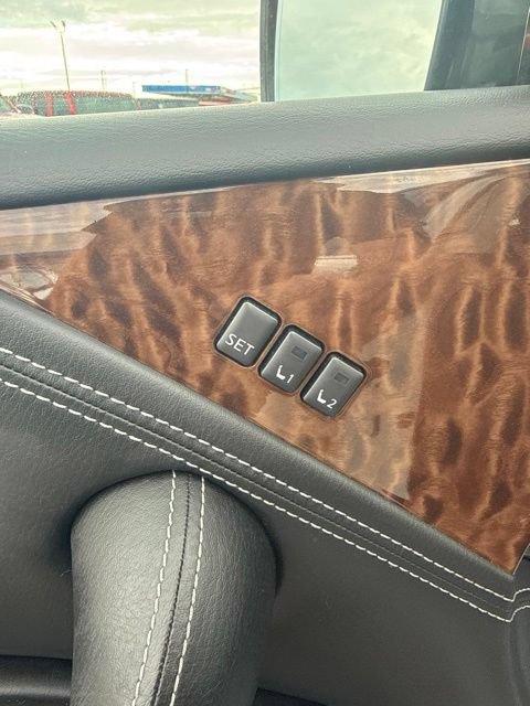 Used 2020 Nissan Armada Platinum RWD image 17