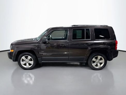 Used 2014 Jeep Patriot Latitude AWD/4WD image 9
