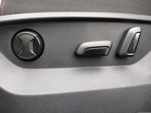 Certified 2025 Volkswagen Atlas Peak Edition SE image 21