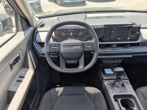 New 2027 Kia Seltos S FWD image 16