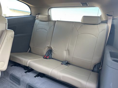 Used 2012 Chevrolet Traverse LT image 17