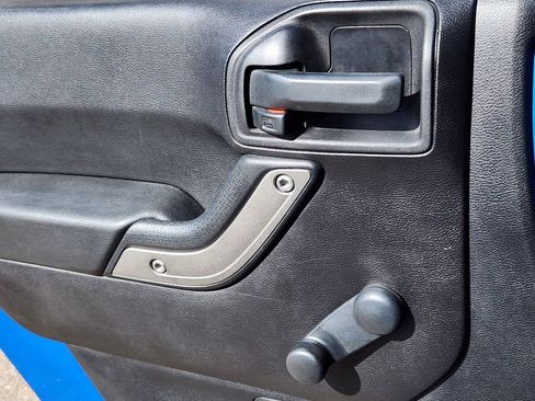 Used 2015 Jeep Wrangler Unlimited Sport w/ Max Tow Package image 6