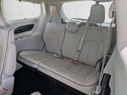 Used 2020 Chrysler Pacifica Limited FWD image 21