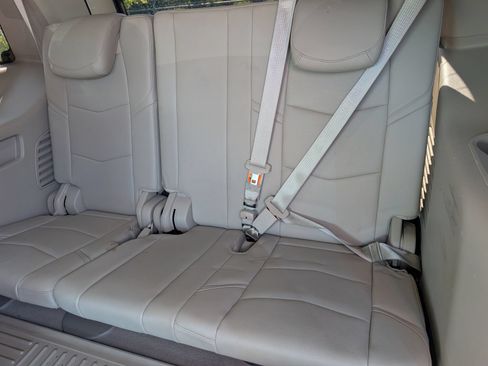Used 2017 Cadillac Escalade Luxury AWD/4WD image 8