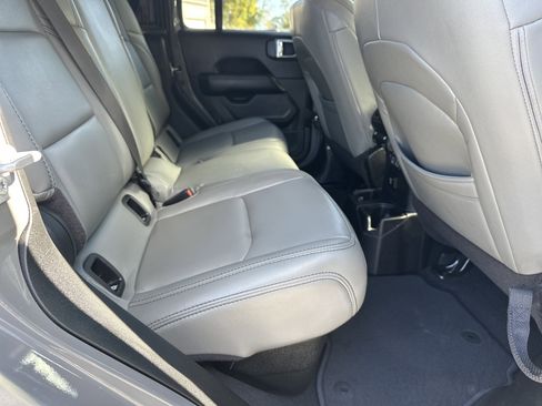 Used 2020 Jeep Gladiator Overland w/ Trailer Tow Package image 18