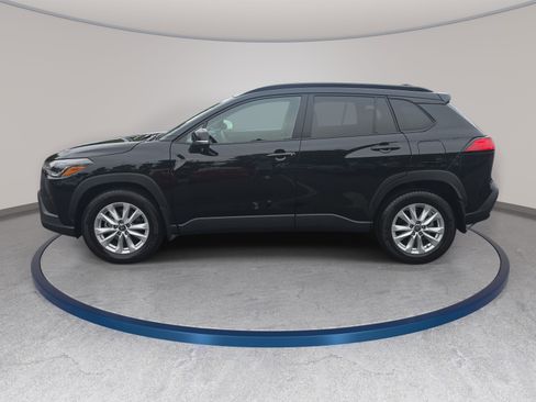 Used 2024 Toyota Corolla Cross LE w/ Moonroof Package FWD image 8