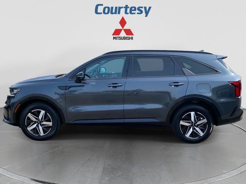Used 2023 Kia Sorento S FWD image 2