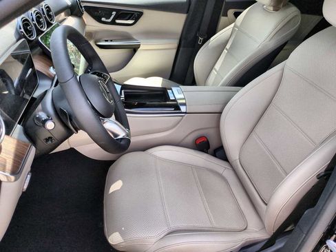 Used 2025 Mercedes-Benz GLC 300 4MATIC image 17