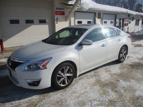 Used 2015 Nissan Altima 2.5 SL w/ Technology Package image 12