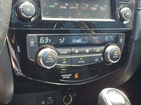Used 2018 Nissan Rogue SV w/ Sun & Sound Touring Package AWD/4WD image 21