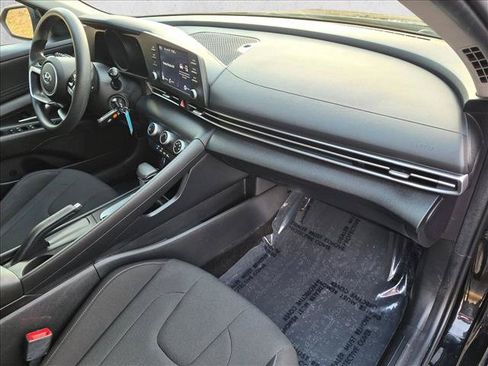 Used 2022 Hyundai Elantra SE FWD image 20