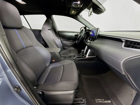 Used 2023 Toyota Corolla Cross AWD Hybrid w/ Moonroof Package image 29