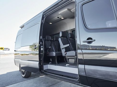 Used 2018 Mercedes-Benz Sprinter 2500 image 22