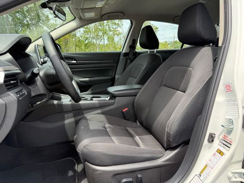 Used 2025 Nissan Altima 2.5 SV FWD image 9