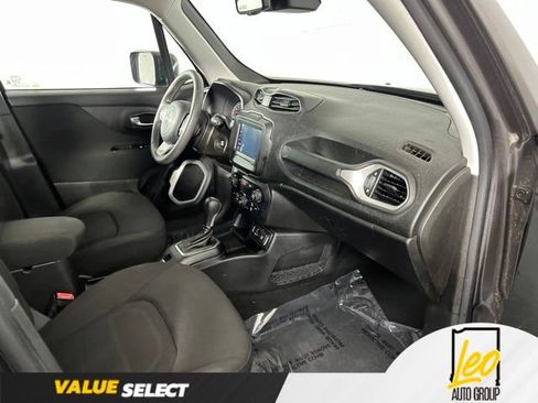 Used 2018 Jeep Renegade Latitude w/ Popular Equipment Group FWD image 21