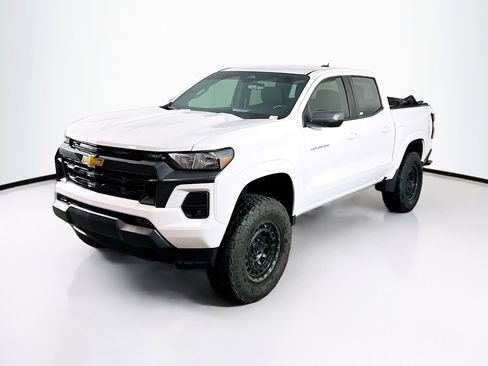 Used 2023 Chevrolet Colorado LT image 3