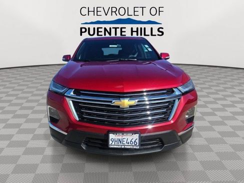 Used 2023 Chevrolet Traverse LT w/ LPO, Cargo Package FWD image 3