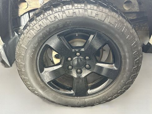 Used 2017 Chevrolet Silverado 1500 LTZ Z71 w/ LTZ Plus Package image 11