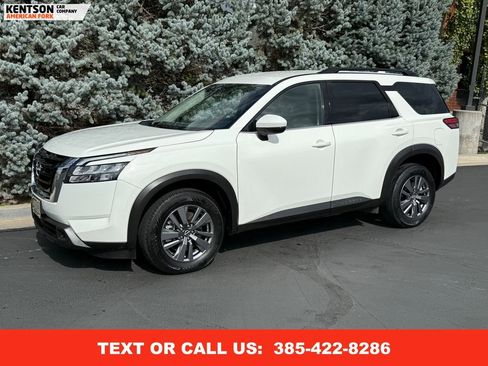 Used 2025 Nissan Pathfinder SV image 1