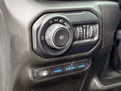Used 2022 Jeep Wrangler Unlimited Sahara w/ Cold Weather Group AWD/4WD image 21
