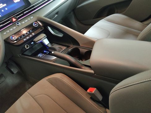 Used 2024 Hyundai Elantra SEL image 26