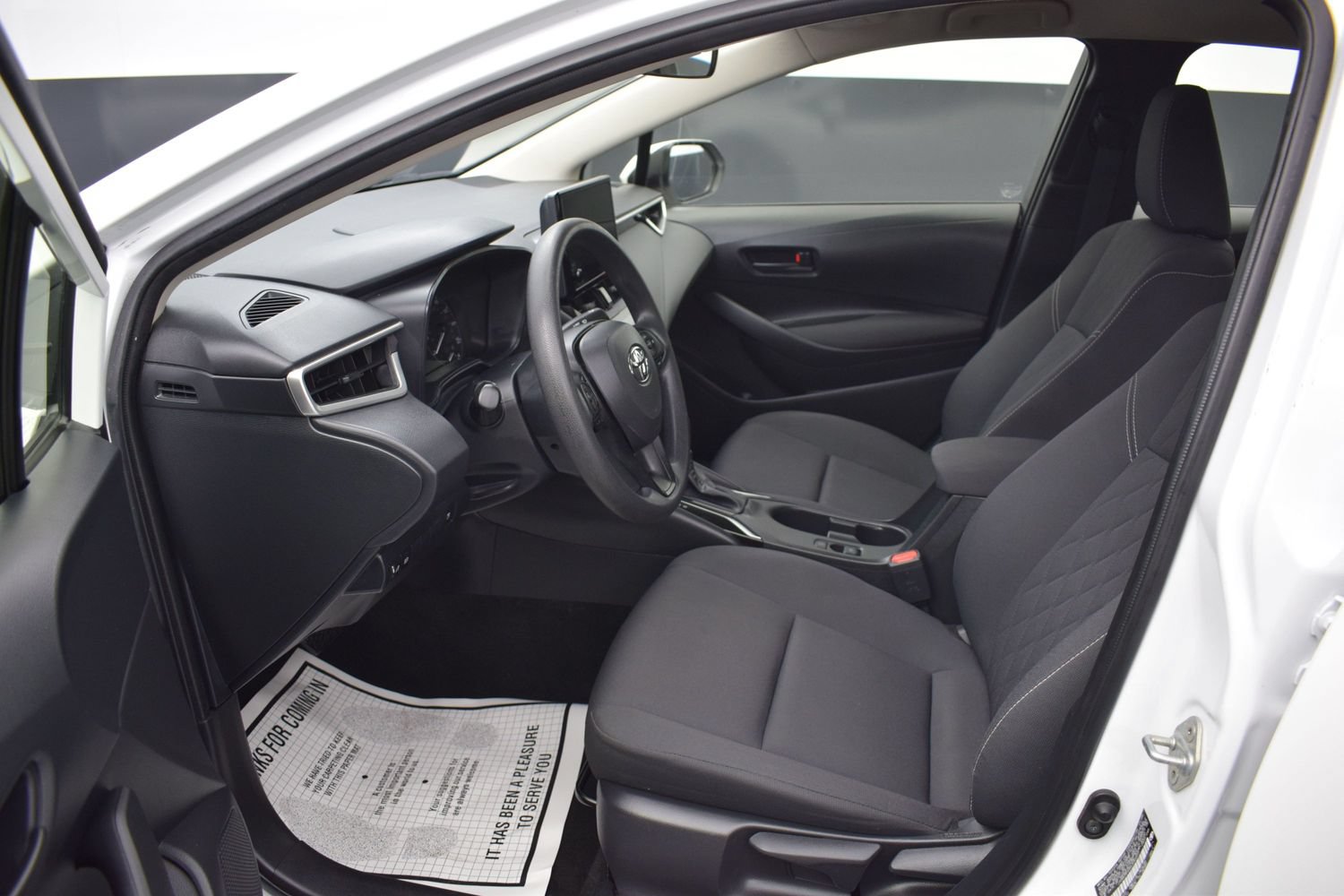 Used 2025 Toyota Corolla LE FWD image 13