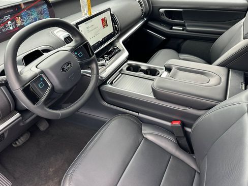 New 2026 Ford Expedition Max Platinum w/ Stealth Performance Package AWD/4WD image 9