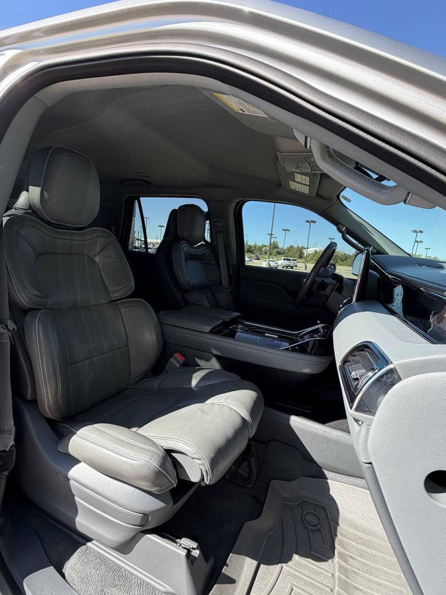 Used 2019 Lincoln Navigator L Select w/ Cargo Package AWD/4WD image 25