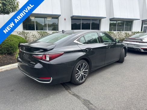 Used 2023 Lexus ES 300h w/ Premium Package FWD image 2
