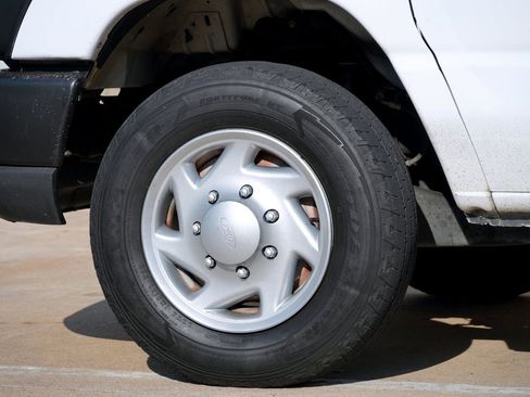 Used 2014 Ford E-150 and Econoline 150 w/ Power Group RWD image 24