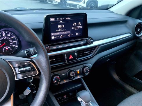 Used 2023 Kia Forte LXS w/ LXS Technology Package FWD image 8