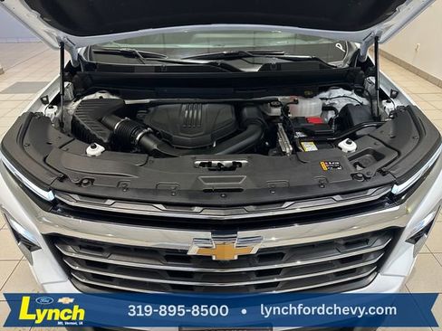 Used 2025 Chevrolet Traverse LT image 28