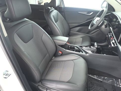Used 2025 Kia Niro EX image 10