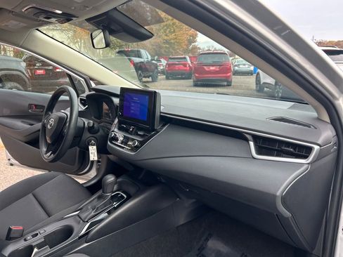 Used 2023 Toyota Corolla LE image 32