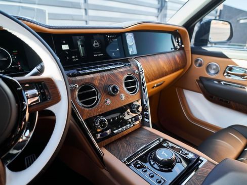 Used 2025 Rolls-Royce Cullinan image 76