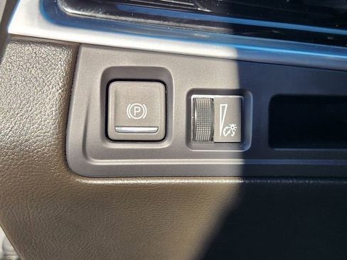 Used 2025 Cadillac XT6 Premium Luxury FWD image 21