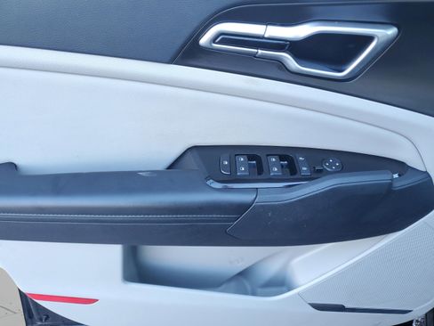 Certified 2024 Kia Sportage EX image 16