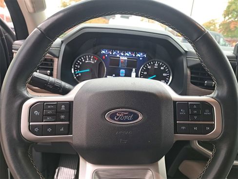 Used 2024 Ford Expedition Limited image 9