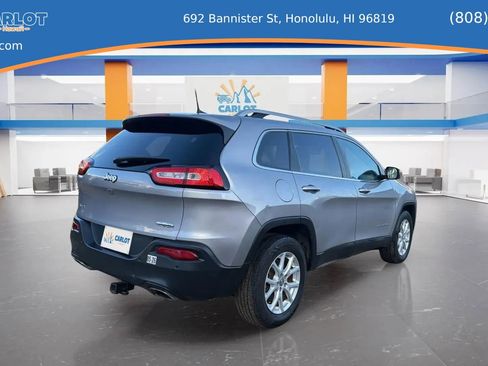Used 2018 Jeep Cherokee Latitude Plus w/ Comfort/Convenience Group AWD/4WD image 11