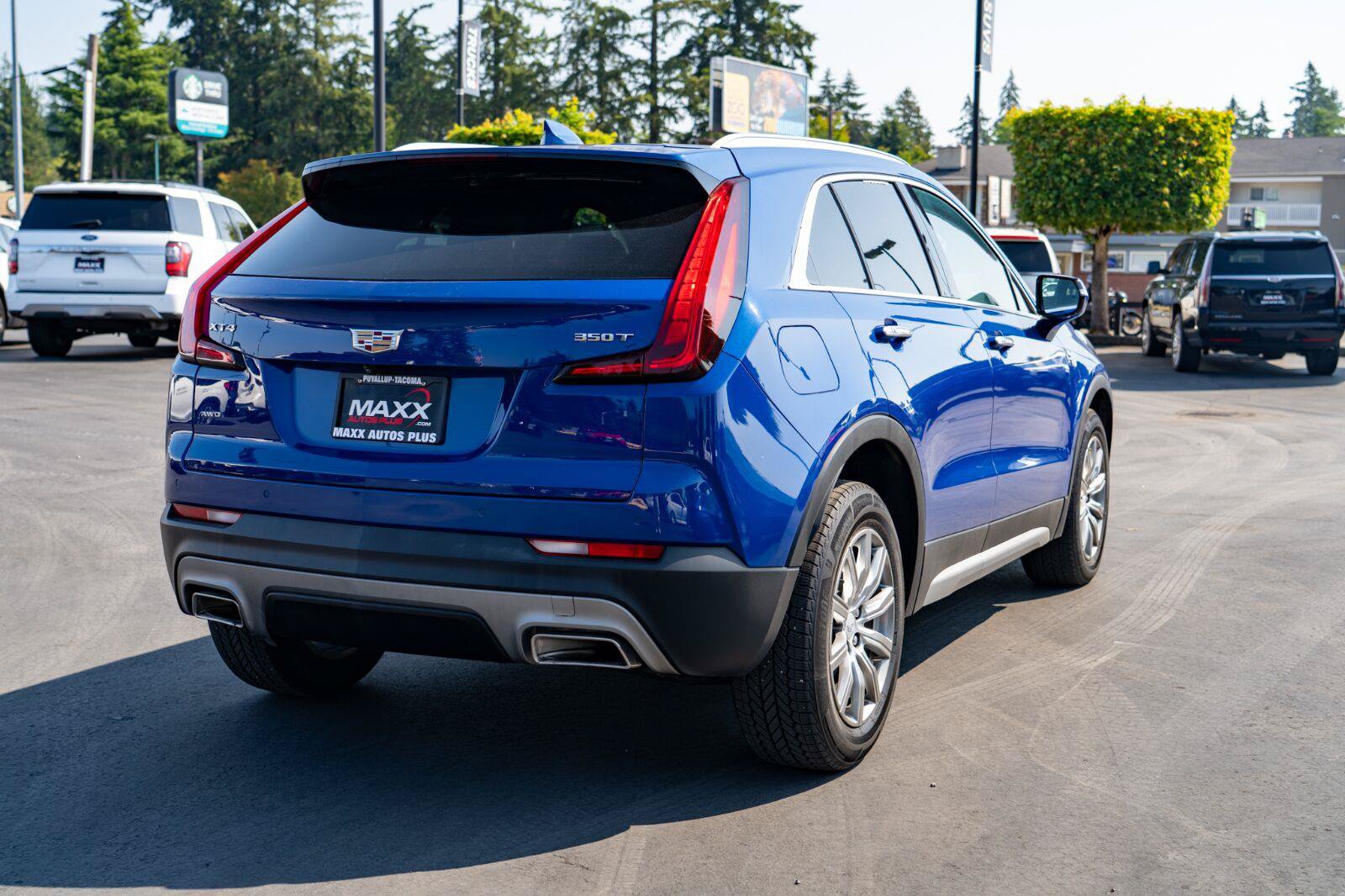 Used 2022 Cadillac XT4 Premium Luxury w/ Safety Alert Package AWD/4WD image 9