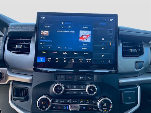 Used 2024 Ford Expedition XLT image 15